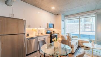 Deluxe Apartment, 1 Bedroom, City View | Interior