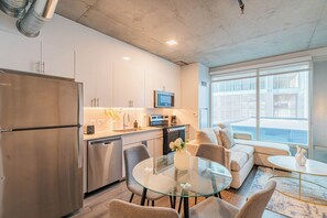 Deluxe Apartment, 1 Bedroom, City View | Interior - Premium Stay 2mins to PHX Convention Ctr (Phoenix)