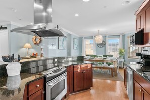 Fridge, microwave, oven, stovetop - Arcade Townhouse Steps to Beach (Ocean City)