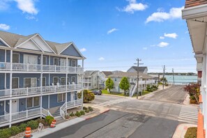 Exterior - Arcade Townhouse Steps to Beach (Ocean City)