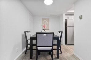 Dining - Stylish, Just Renovated 1 Bedroom in Downtown Mesa (Mesa)