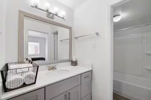 Hair dryer, towels, soap, toilet paper - Stylish, Just Renovated 1 Bedroom in Downtown Mesa (Mesa)