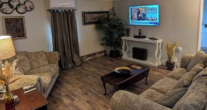 Cozy 2-bedroom house in peaceful Bloomington Springs with AC