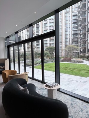 Interior - Luxury 1 Bed Apt | Sofa Bed |Sleeps 4 |West London (London)