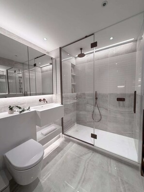 Hair dryer, towels - Executive 1Bed 1Bath | Workspace | WiFi | Sofa-bed (Greater London)