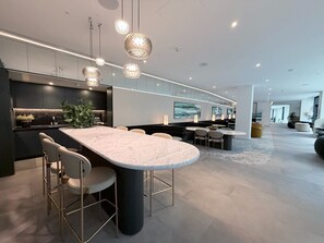 Dining - Executive 1Bed 1Bath | Workspace | WiFi | Sofa-bed (Greater London)