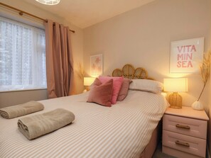 3 bedrooms, individually decorated, individually furnished, free WiFi - Seashells at Runswick Lodge (Saltburn-by-the-Sea)