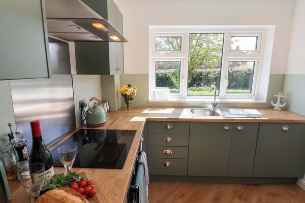 Cottage | Private kitchen | Cookware/dishes/utensils