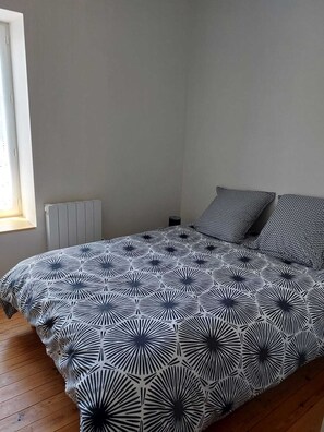 Room - Vrbo Property (Moncoutant-sur-Sèvre)