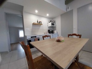Microwave, oven, stovetop - Gîte La Caillère 4 people (Moncoutant-sur-Sèvre)
