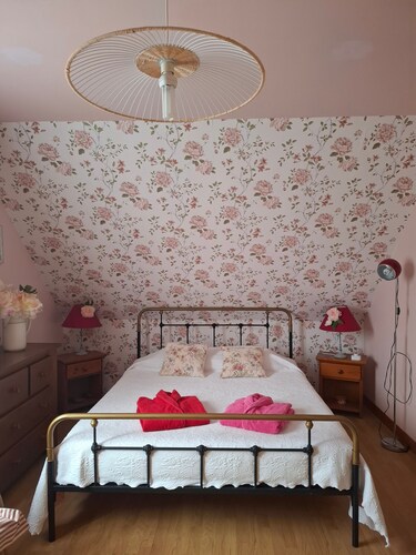 Chambre d’hôtes Rose Briéronne 3p - étage avec terrasse et jardin partagés, Wi-Fi