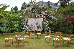 Property grounds - Eco-Luxury Mountain Retreat Dapa (Dapa)