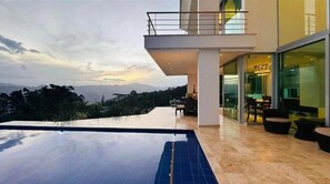 Pool - Casa Luxury Las Palmas · Brand New Mansion in Las Palmas (MedellÃ­n)
