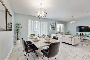 Dining - NEW! 1580SBD-The Retreat at ChampionsGate (Davenport)