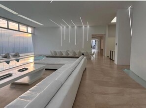 Interior - Casa Blanca Las Palmas · Casa Blanca Las Palmas (MedellÃ­n)