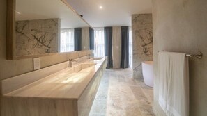 Shower - Casa Mantilla · Historic 11BR Luxury Villa (Cartagena)