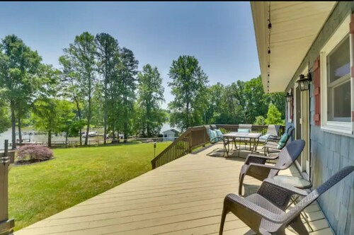 Lakefront 3-bedroom chalet with private dock