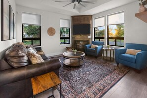Smart TV, fireplace - Hughes Landing | River Fishing Boat Ramp Retreat 2 (Redding)