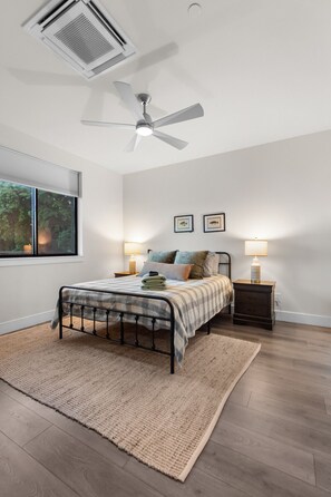 2 bedrooms, free WiFi, bed sheets - Hughes Landing | River Fishing Boat Ramp Retreat 2 (Redding)