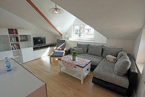 Living area - Ostsee-Nest: sunny apartment with terrace, on the Achterwasser & 800m to the Baltic Sea beach (Zempin)