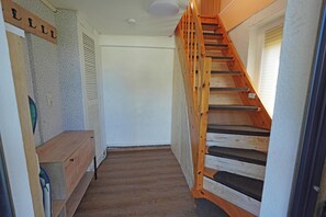 Interior - Ostsee-Nest: sunny apartment with terrace, on the Achterwasser & 800m to the Baltic Sea beach (Zempin)