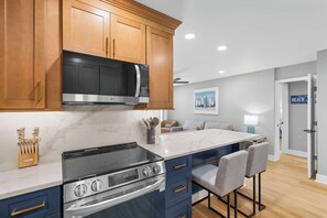 Fridge, oven, stovetop, dishwasher - Luxury Beach Escape - Private Hot Tub - Pool (Ocean City)