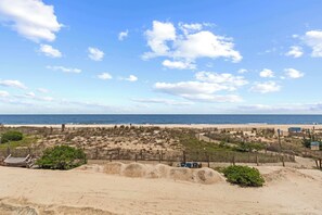 Beach nearby - Luxury Beach Escape - Private Hot Tub - Pool (Ocean City)