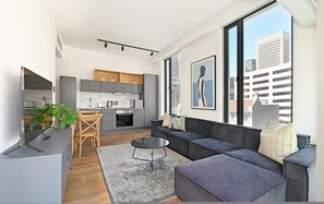 TV, offices - Bree Street | One bedroom |Rooftop pool| Lifestyle building (Cape Town)