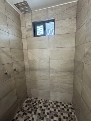 Hair dryer, towels, soap, shampoo - Full Apartment in Downtown Monterrey - 1R1B - King Size Bed + Bed Sofa (Monterrey)