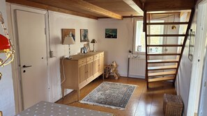 Casa básica, vista para o mar | Parte interna