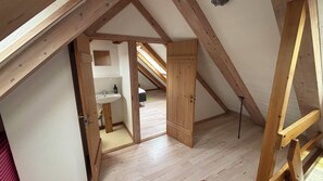 Basic House, Sea View | Interior