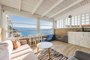 TV - Vista Mare Horizon | Patio with Amazing Seaview by PikHost (Vlorë)