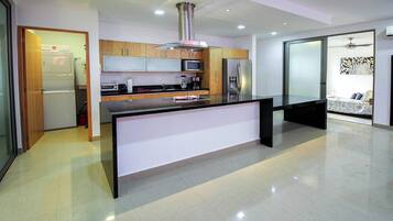 Micro-ondes, four, plaque de cuisson, lave-vaisselle