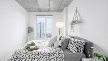 City Penthouse, 1 Queen Bed, Kitchen, City View