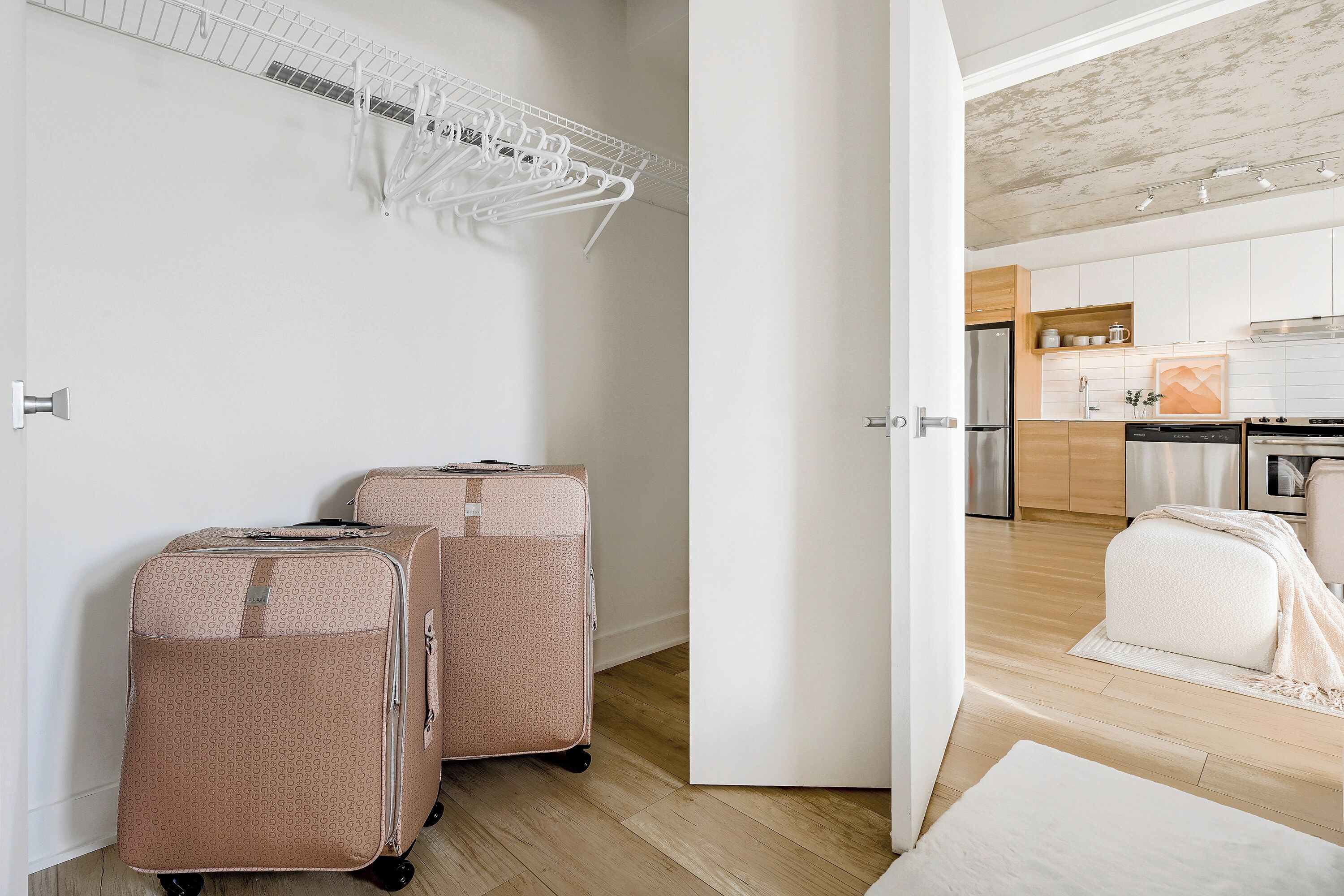 Exclusive Suite, 1 Queen Bed, Kitchen, City View