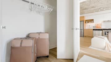 Exclusive Suite, 1 Queen Bed, Kitchen, City View