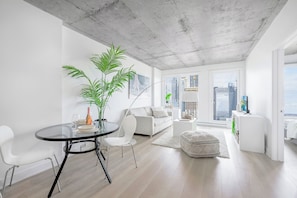 City Penthouse, 1 Queen Bed, Kitchen, City View