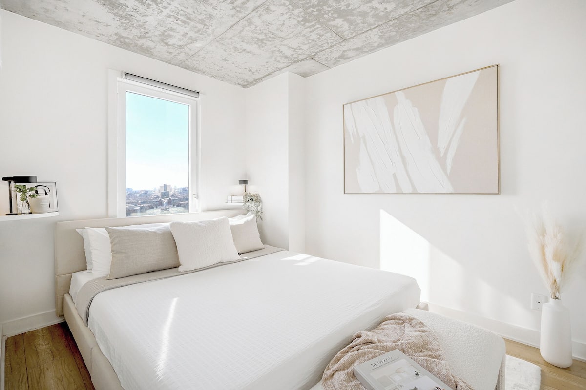 Exclusive Suite, 1 Queen Bed, Kitchen, City View