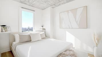 Exclusive Suite, 1 Queen Bed, Kitchen, City View
