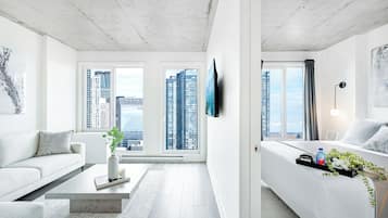 Signature Studio Suite, 1 Queen Bed, Kitchen, City View