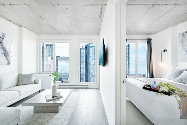 Signature Studio Suite, 1 Queen Bed, Kitchen, City View