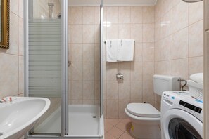 Shower, hair dryer, towels - Villa Nick-sunset Premium Apartment (Konavle)