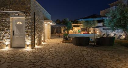 Villa Omega - Two Bedroom Villa, Sleeps 4