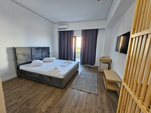 Deluxe Double Room, Balcony | Desk, free WiFi - Hotel Royal Beach Costinesti (Costinești)