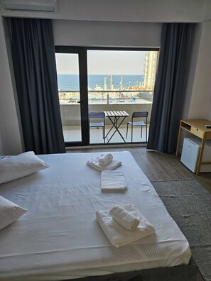 Deluxe Double Room, Balcony | Desk, free WiFi - Hotel Royal Beach Costinesti (Costinești)