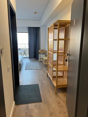 Deluxe Double Room, Balcony | Interior - Hotel Royal Beach Costinesti (Costinești)