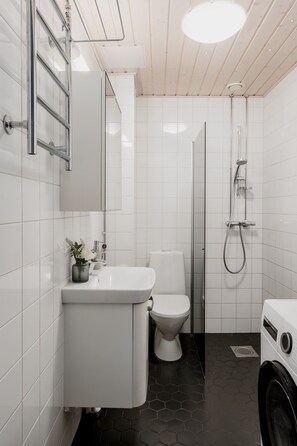 Standard Apartment, Sea View | Bathroom - Premium Sea View & Historic Apartment (Helsinki)