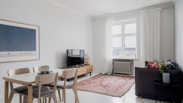 Standard Apartment, Sea View | Dining