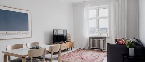 Standard Apartment, Sea View | Dining