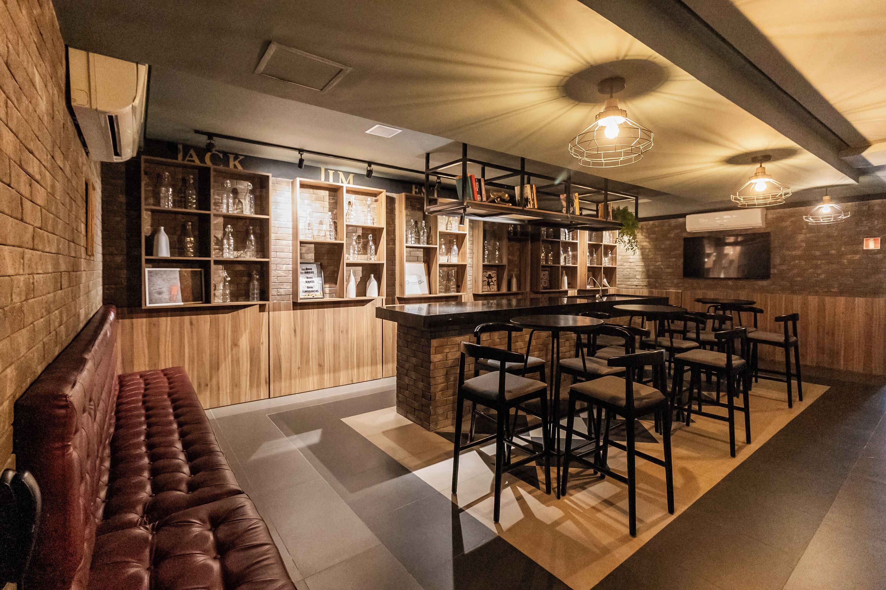 Bar (en la propiedad)